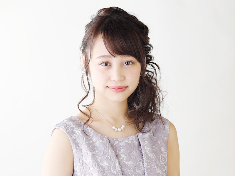 ロープ編で簡単！フェミニンなサイド寄せヘアアレンジ [結婚式