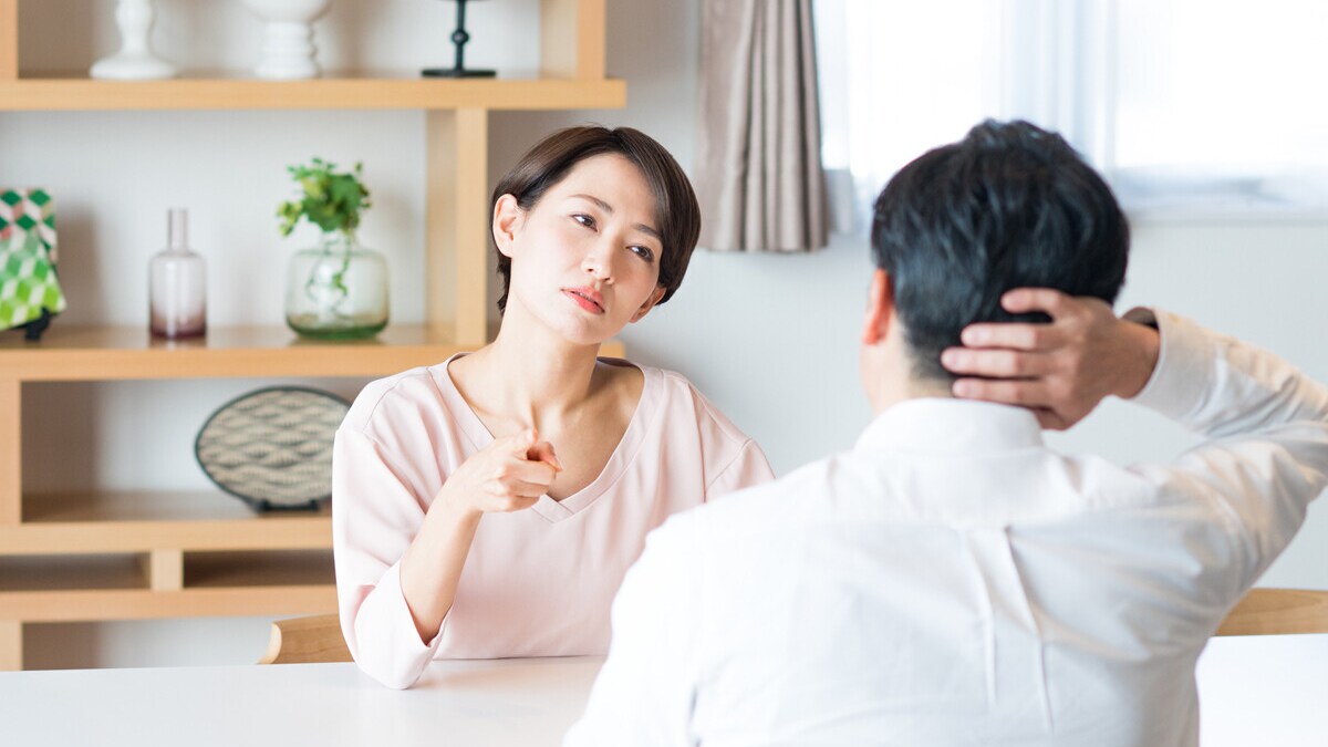 「セクハラ」や「性加害」という言葉が溢れる昨今。夫の“軽口”にイラッとする自分は神経過敏なのか [人間関係] All About