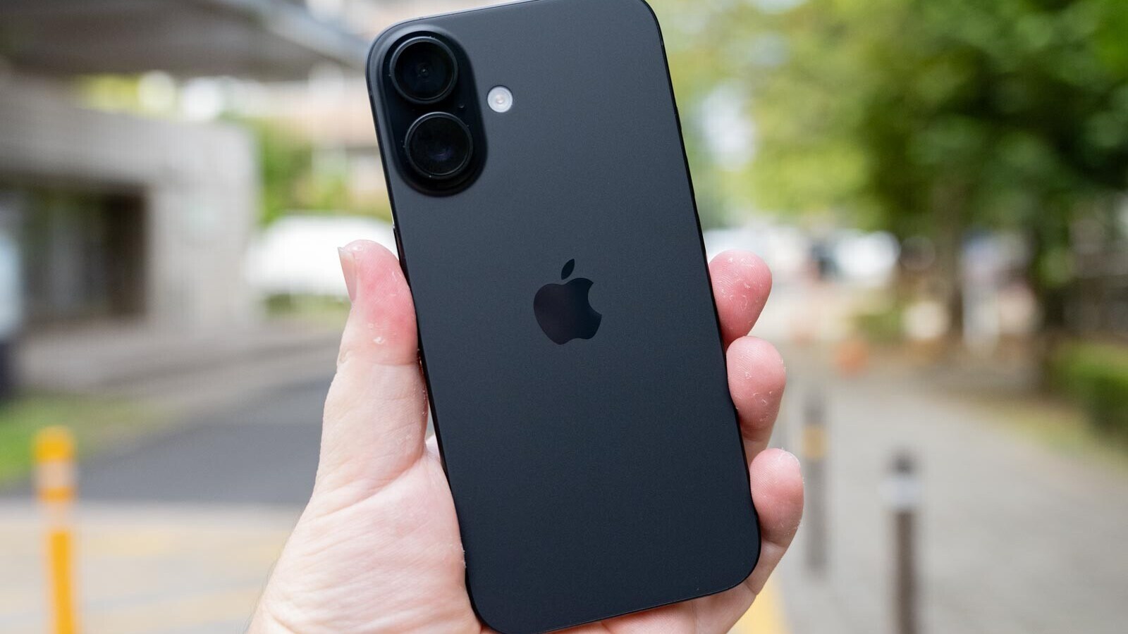 最安でも12万超えの「iPhone 16」…購入は見送るしかない？ iPhoneはなぜこんなに高くなっているのか [iPhone] All About