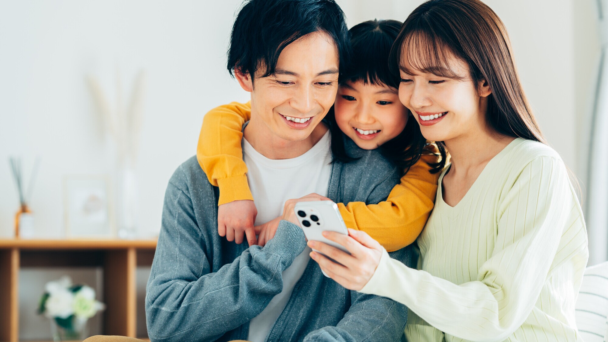  「必要書類間違えた」で出直しも……新生活シーズン「子どものスマホ契約」のハマりどころ [スマートフォン] All About
